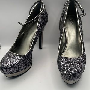 💥Mossimo Ankle Strap Platform Stilettos - Grey Chrome Glitter